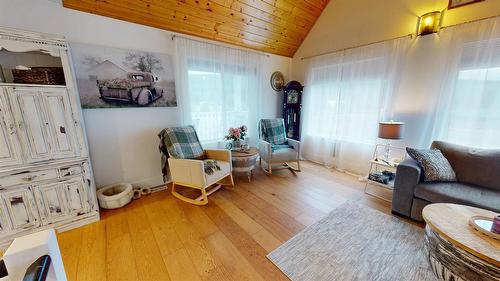 5553 Hidden Valley Road, Cranbrook, BC - Indoor Photo Showing Living Room