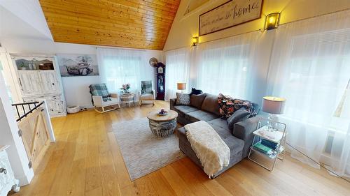 5553 Hidden Valley Road, Cranbrook, BC - Indoor Photo Showing Living Room