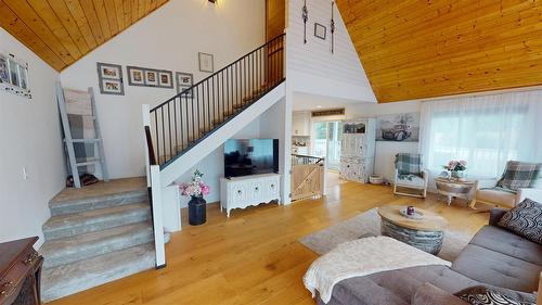 5553 Hidden Valley Road, Cranbrook, BC - Indoor Photo Showing Living Room