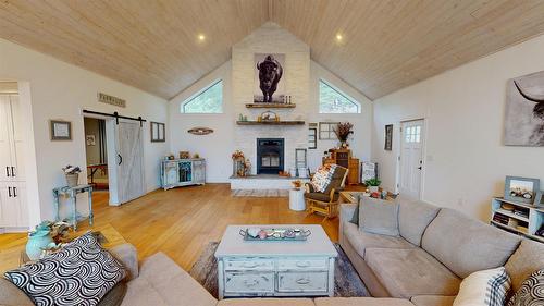5553 Hidden Valley Road, Cranbrook, BC - Indoor Photo Showing Living Room With Fireplace