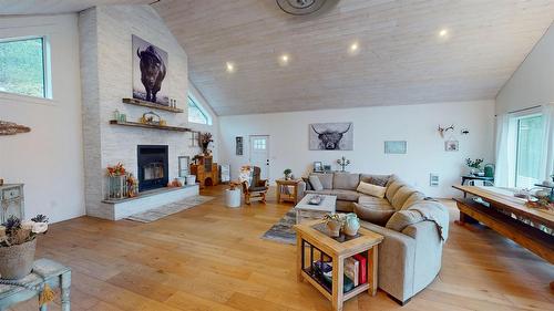 5553 Hidden Valley Road, Cranbrook, BC - Indoor Photo Showing Living Room With Fireplace