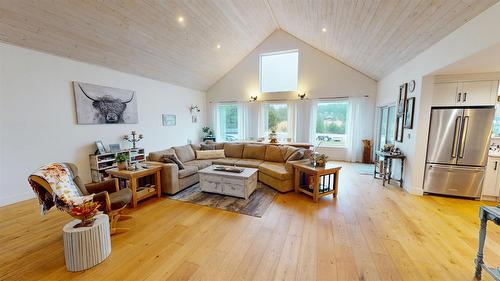 5553 Hidden Valley Road, Cranbrook, BC - Indoor Photo Showing Living Room