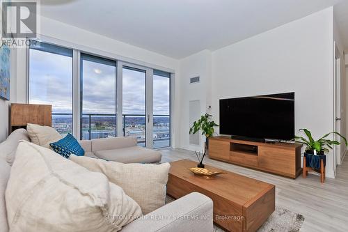 1409 - 4655 Metcalfe Avenue, Mississauga, ON - Indoor Photo Showing Living Room