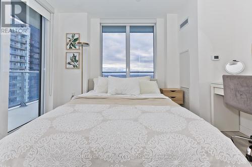 1409 - 4655 Metcalfe Avenue, Mississauga, ON - Indoor Photo Showing Bedroom