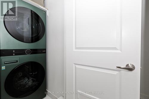 1409 - 4655 Metcalfe Avenue, Mississauga, ON - Indoor Photo Showing Laundry Room