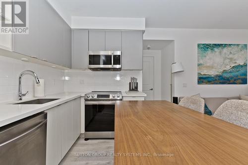 1409 - 4655 Metcalfe Avenue, Mississauga, ON - Indoor Photo Showing Kitchen With Upgraded Kitchen