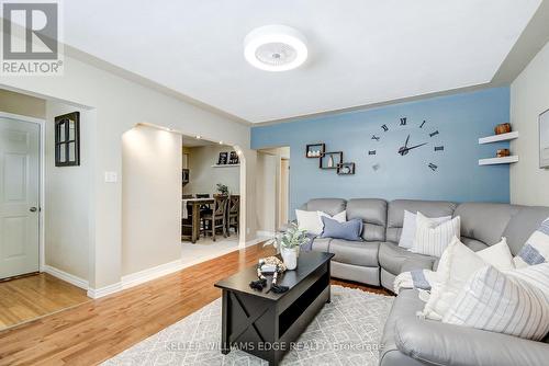 301 East 43Rd Street, Hamilton, ON - Indoor Photo Showing Living Room