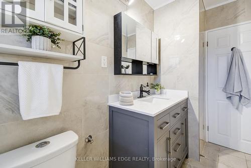 301 East 43Rd Street, Hamilton, ON - Indoor Photo Showing Bathroom