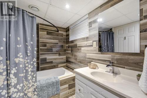 301 East 43Rd Street, Hamilton, ON - Indoor Photo Showing Bathroom