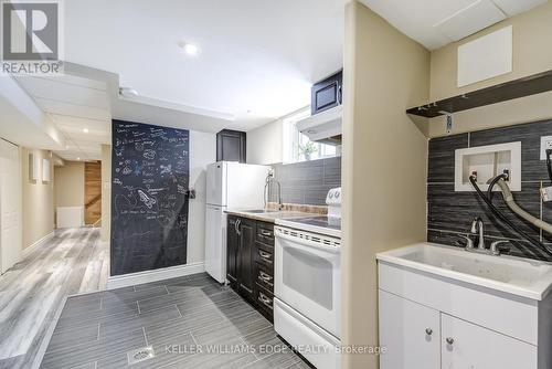 301 East 43Rd Street, Hamilton, ON - Indoor Photo Showing Kitchen