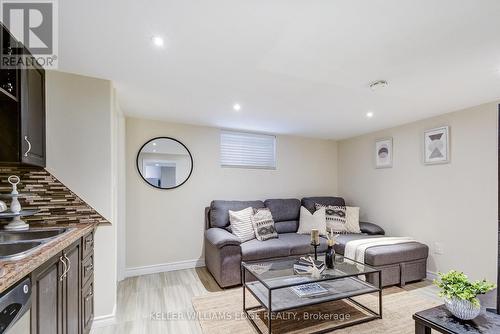 301 East 43Rd Street, Hamilton, ON - Indoor Photo Showing Living Room
