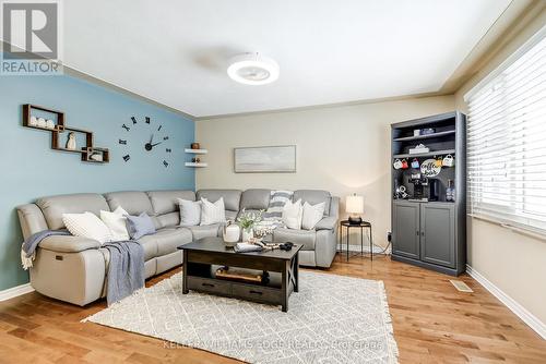 301 East 43Rd Street, Hamilton, ON - Indoor Photo Showing Living Room