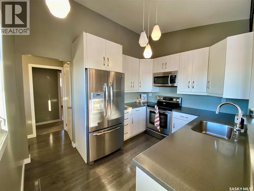 91 Moir Drive, Oxbow, SK - Indoor Photo Showing Kitchen