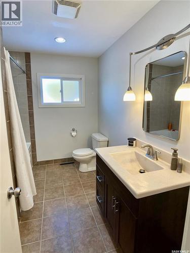 91 Moir Drive, Oxbow, SK - Indoor Photo Showing Bathroom