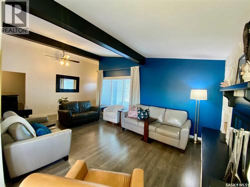 91 Moir Drive, Oxbow, SK - Indoor Photo Showing Living Room