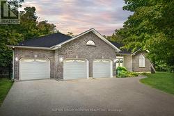 1882 PROVIDENCE LANE  Severn, ON L3V 6H2