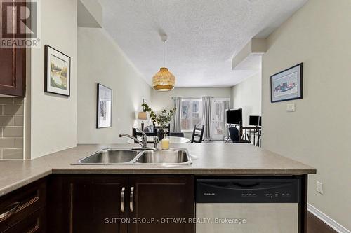 340 London Terrace, Ottawa, ON - Indoor Photo Showing Kitchen With Double Sink