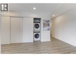 Laundry with plenty of storage - 