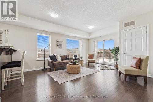 402 - 901 PAISLEY ROAD  Guelph (Willow West/Sugarbush/West Acres), ON N1K 0A7