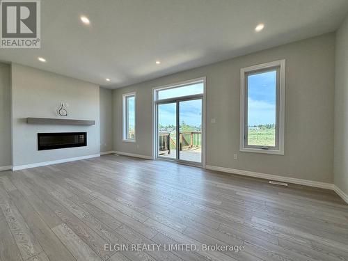 55 Woodcock Drive, Tillsonburg, ON - Indoor Photo Showing Living Room With Fireplace