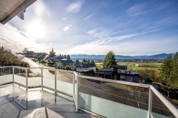 1418 Valley View Dr  Courtenay, BC V9N 8T3