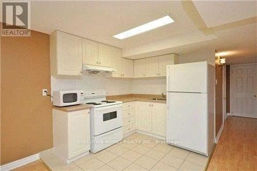 964 Fielder Drive, Mississauga, ON - Indoor Photo Showing Kitchen