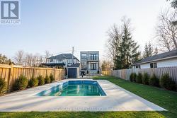 6 CAMPVIEW ROAD  Hamilton, ON L8E 5E2