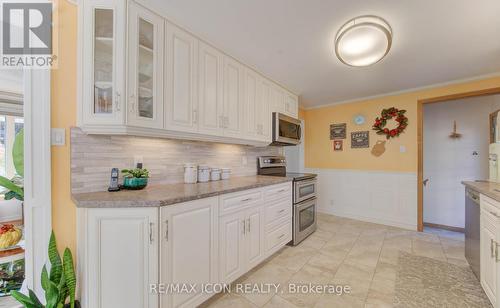 55 Gracefield Crescent, Kitchener, ON - Indoor Photo Showing Kitchen