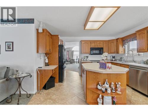 2595 Catherine Place Unit# 15, Armstrong, BC - Indoor Photo Showing Kitchen