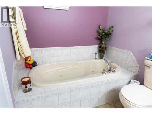 2595 Catherine Place Unit# 15, Armstrong, BC - Indoor Photo Showing Bathroom