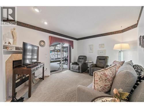 2595 Catherine Place Unit# 15, Armstrong, BC - Indoor Photo Showing Living Room