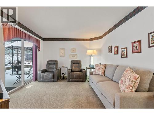 2595 Catherine Place Unit# 15, Armstrong, BC - Indoor Photo Showing Living Room
