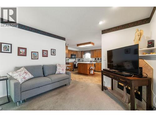 2595 Catherine Place Unit# 15, Armstrong, BC - Indoor Photo Showing Living Room