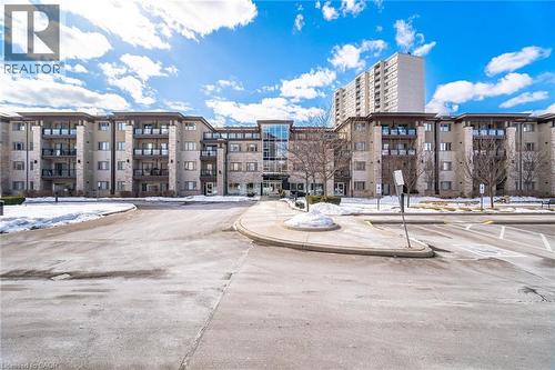 570 LOLITA Garden Unit# 231  Mississauga, ON L5A 0A1