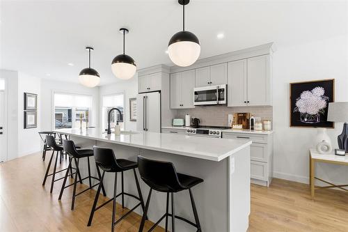 58 Berkeley Bend, Steinbach, MB - Indoor Photo Showing Kitchen With Upgraded Kitchen