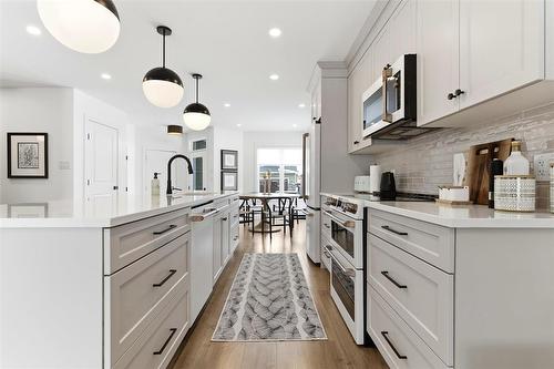 58 Berkeley Bend, Steinbach, MB - Indoor Photo Showing Kitchen With Upgraded Kitchen