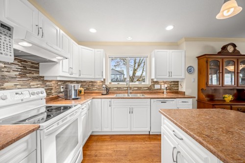 803 Labrador Dr, Comox, BC 