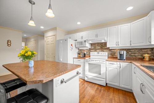 803 Labrador Dr, Comox, BC 