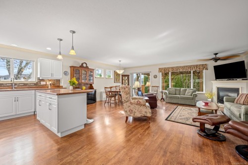 803 Labrador Dr, Comox, BC 