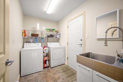 803 Labrador Dr, Comox, BC 