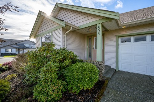 803 Labrador Dr, Comox, BC 