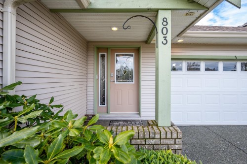 803 Labrador Dr, Comox, BC 