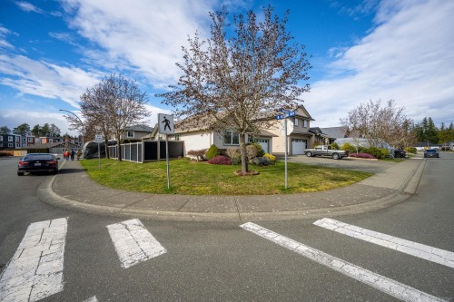 803 Labrador Dr, Comox, BC 