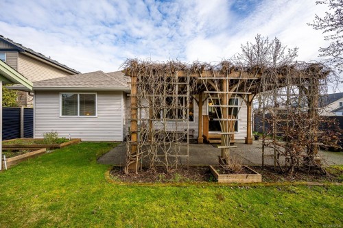 803 Labrador Dr, Comox, BC 