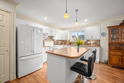 803 Labrador Dr, Comox, BC 