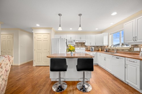 803 Labrador Dr, Comox, BC 