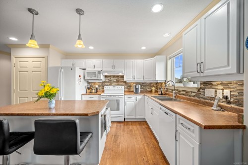 803 Labrador Dr, Comox, BC 