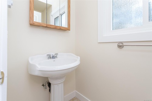 3960 Ostby Pl, Bowser, BC 