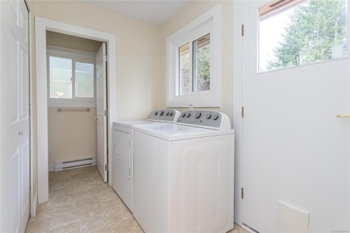 3960 Ostby Pl, Bowser, BC 