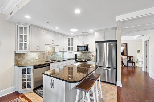 301-222 Second Ave, Qualicum Beach, BC - Indoor Photo Showing Kitchen With Stainless Steel Kitchen With Upgraded Kitchen